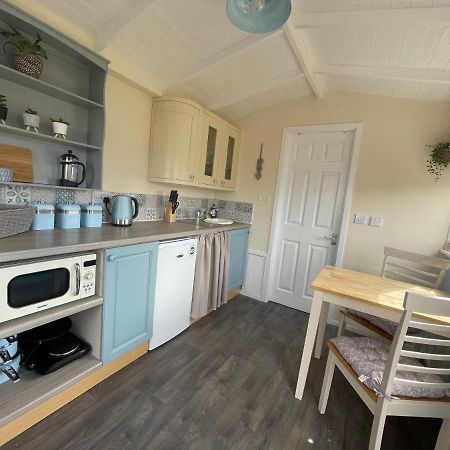 Kevara Shepherds Hut Finstown エクステリア 写真